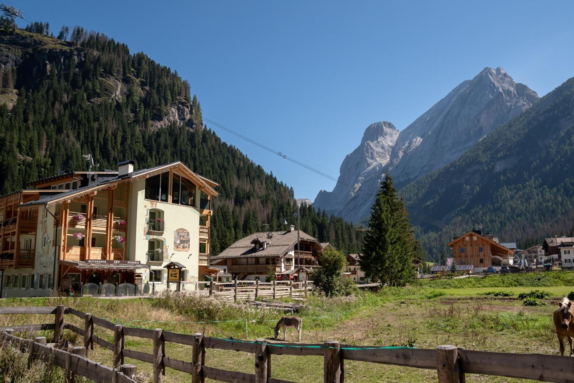 Albergo Garni Edy Canazei Exterior photo